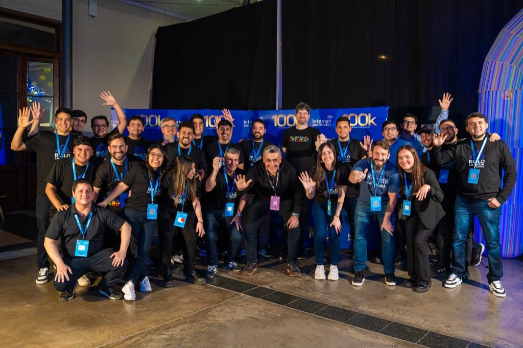 El equipo de Nerdearla junto al staff de Internet Para Todos en #BuildLaRioja