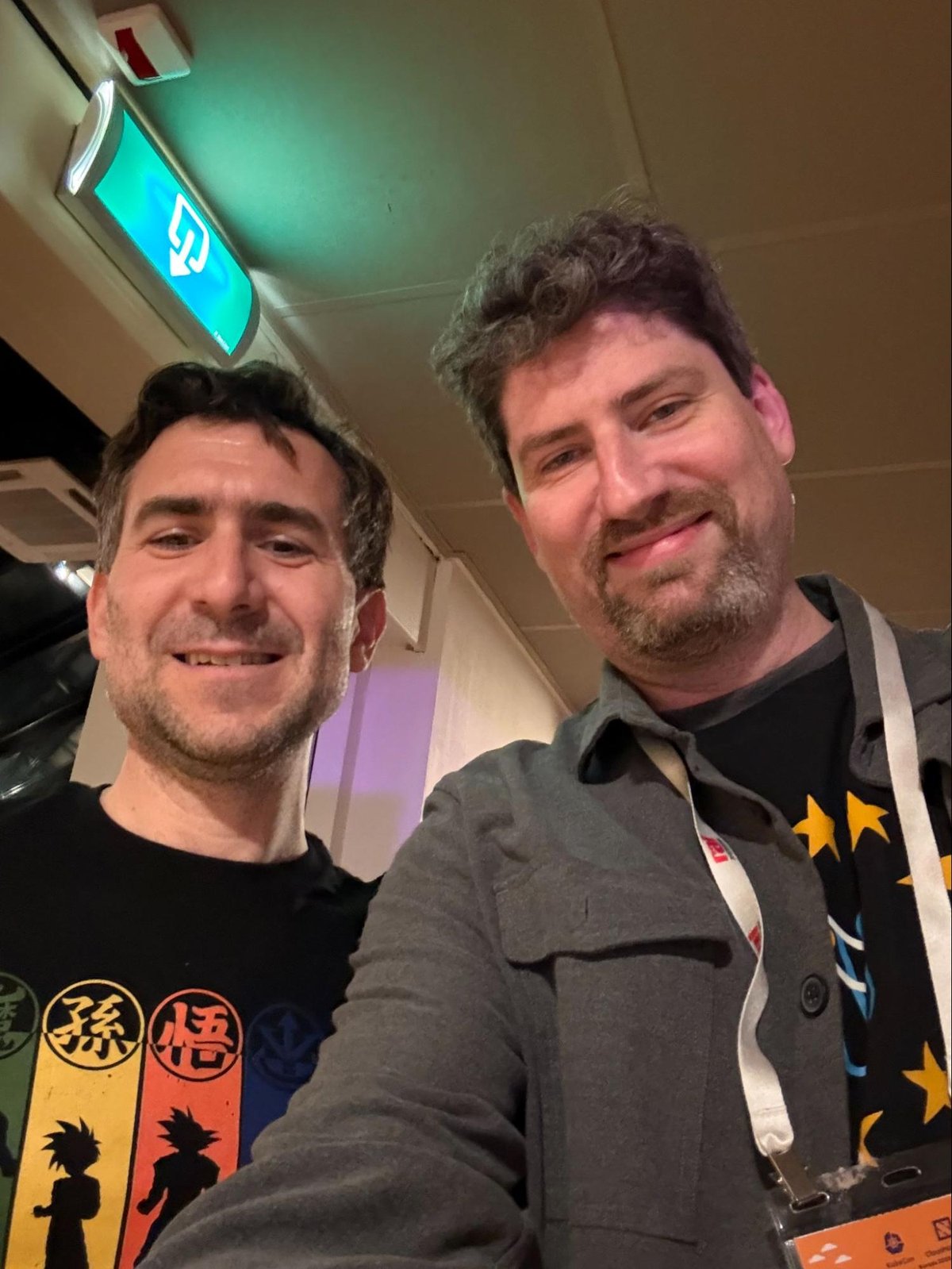 Con Roberto Luna, uno de los mejores superconectores que encontré en KubeCon