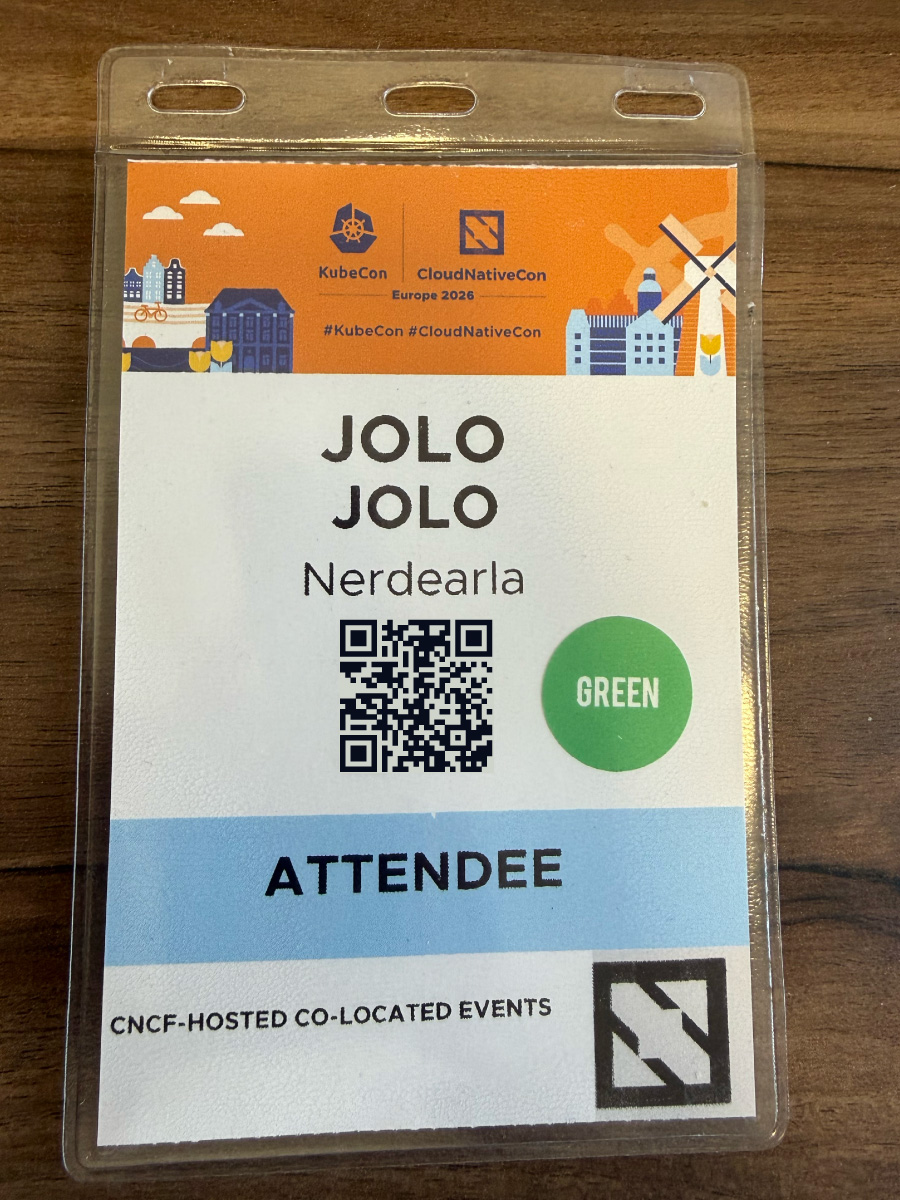 Credencial de KubeCon: Jolo Jolo, Nerdearla
